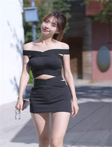 《年轻的女教师》
