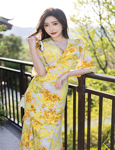 《借问英雄何处在线观看》